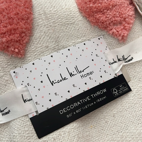 Valentines pillow and blanket set raised hearts and has tassels - Picture 2 of 5